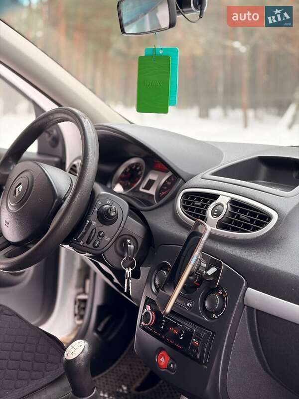 Хэтчбек Renault Clio 2011 в Любешове