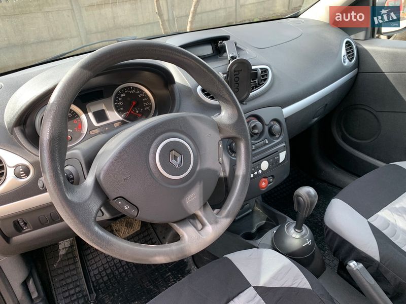 Хэтчбек Renault Clio 2010 в Ивано-Франковске