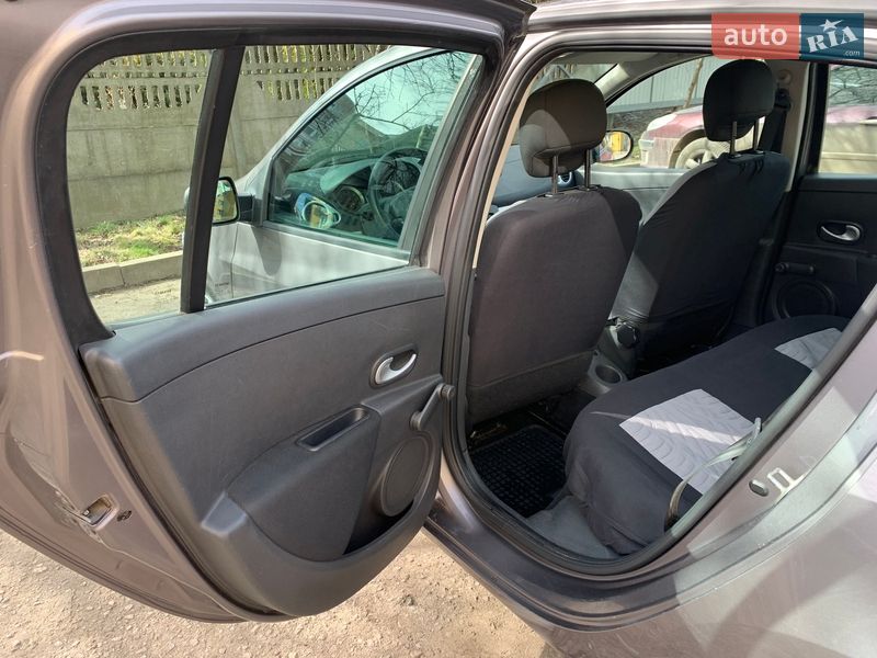 Хэтчбек Renault Clio 2010 в Ивано-Франковске