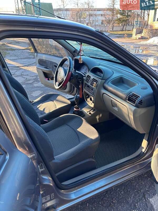 Седан Renault Clio 2005 в Сквире
