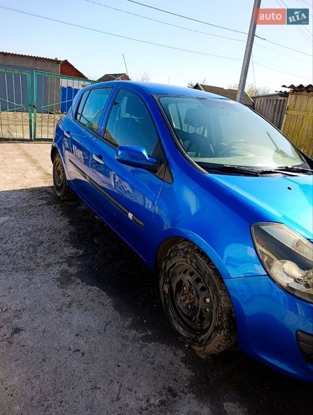 Хетчбек Renault Clio 2006 в Помічній