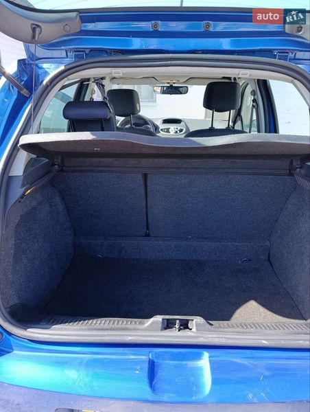 Хетчбек Renault Clio 2006 в Помічній