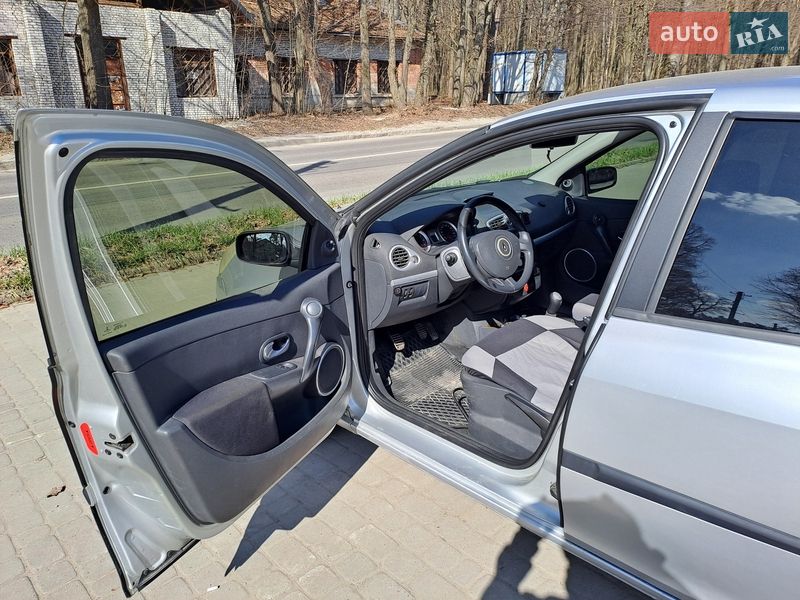 Хетчбек Renault Clio 2006 в Львові фото 2 Хетчбек Renault Clio 2006 в Львові