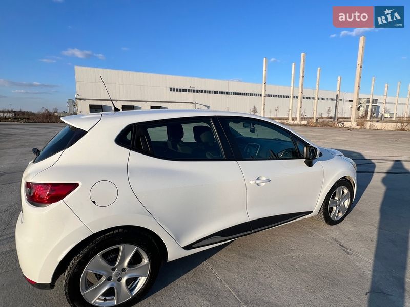Хэтчбек Renault Clio 2016 в Коростене