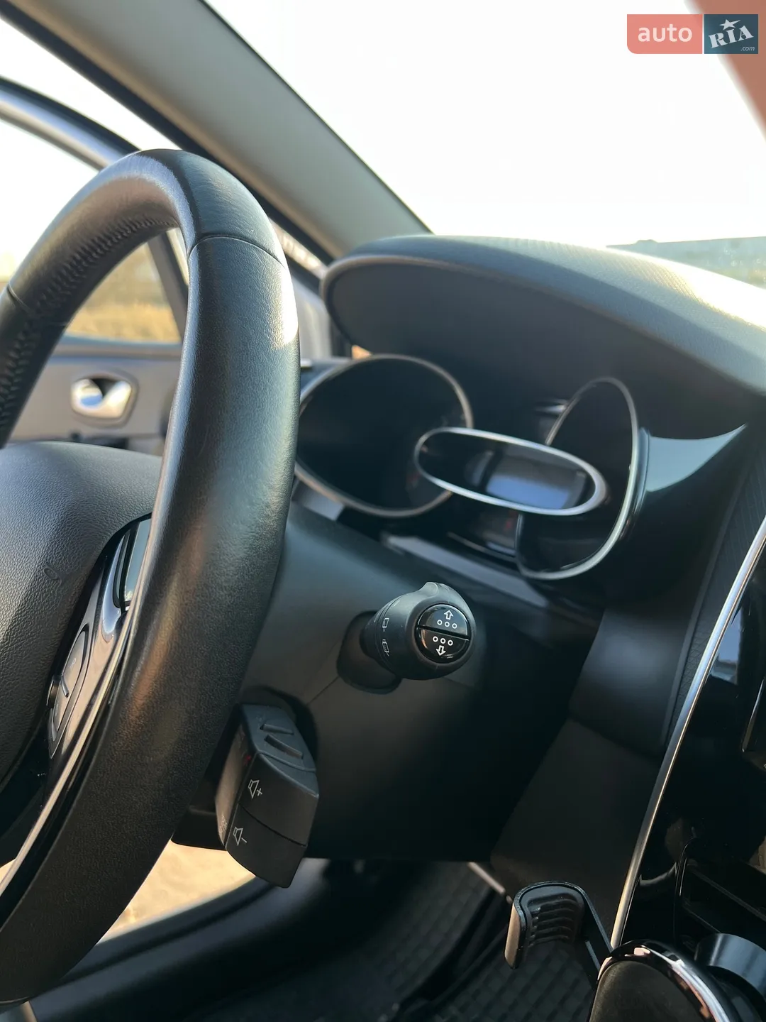 2016 Renault Clio - мініатюра 38