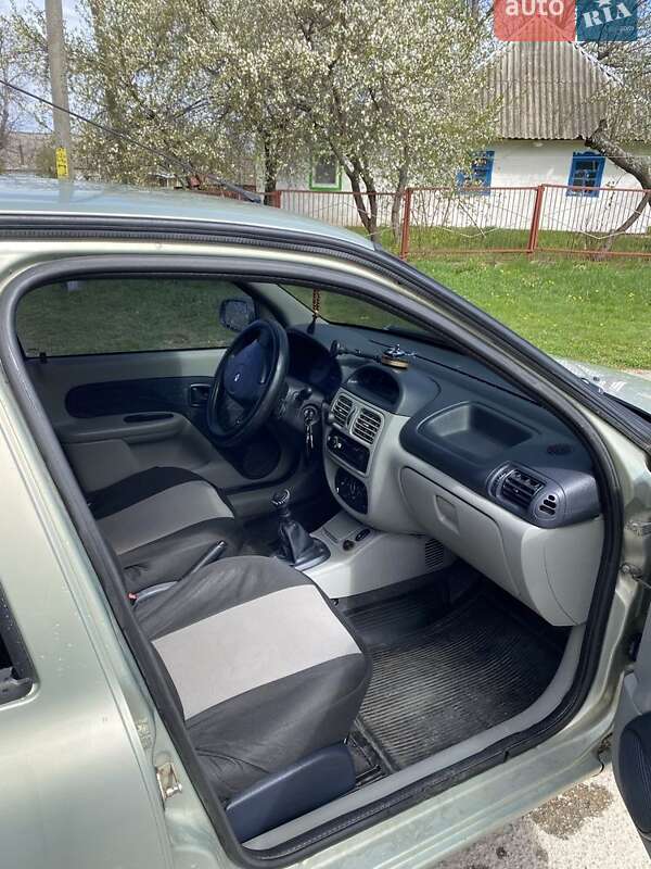 Хэтчбек Renault Clio 2003 в Умани