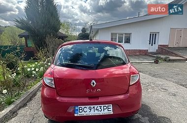 Седан Renault Clio 2010 в Стрые
