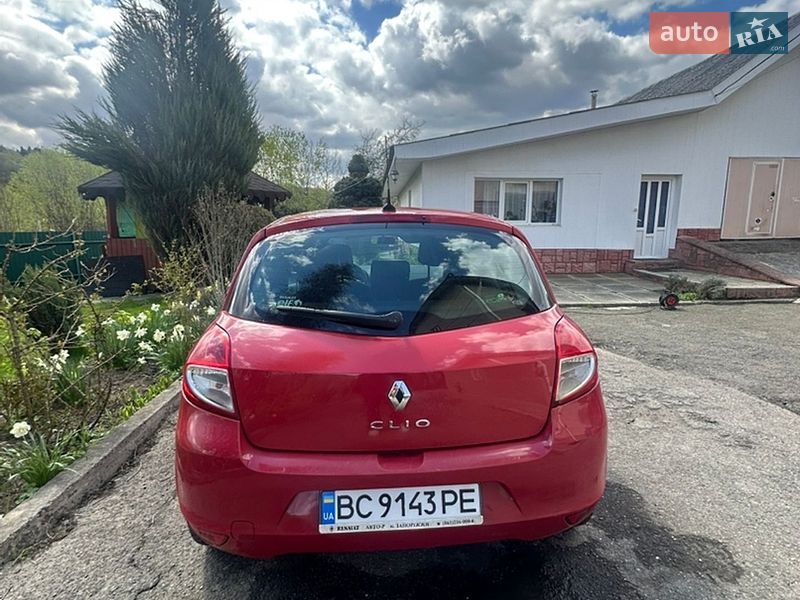 Седан Renault Clio 2010 в Стрые