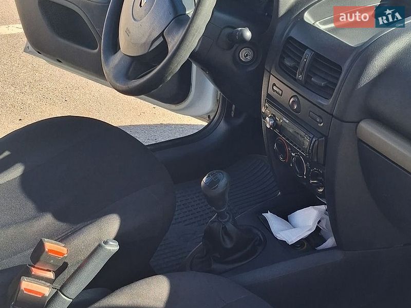 Хэтчбек Renault Clio 2005 в Ужгороде