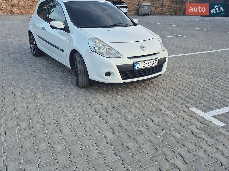 Хэтчбек Renault Clio 2010 в Дубно