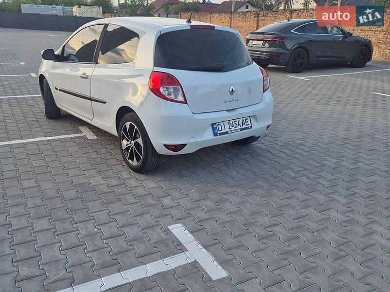 Хэтчбек Renault Clio 2010 в Дубно