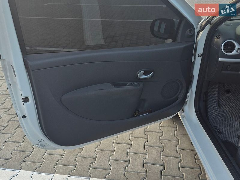 Хэтчбек Renault Clio 2010 в Дубно