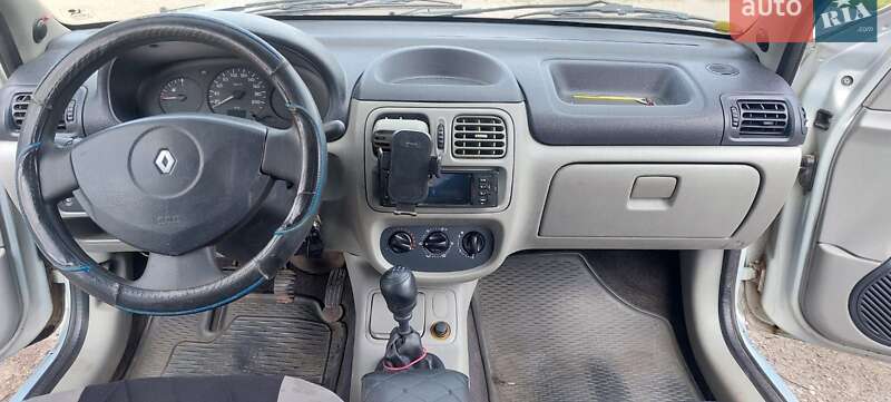 Хэтчбек Renault Clio 2003 в Конотопе
