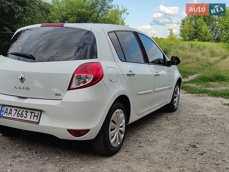 Хэтчбек Renault Clio 2011 в Ахтырке