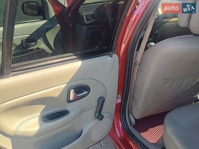 Хэтчбек Renault Clio 2002 в Мурованых Куриловцах
