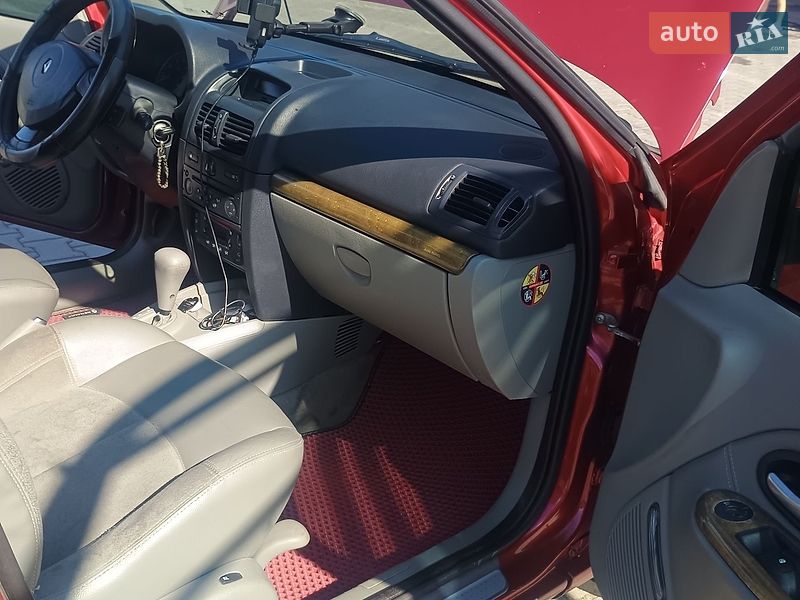 Хэтчбек Renault Clio 2002 в Мурованых Куриловцах