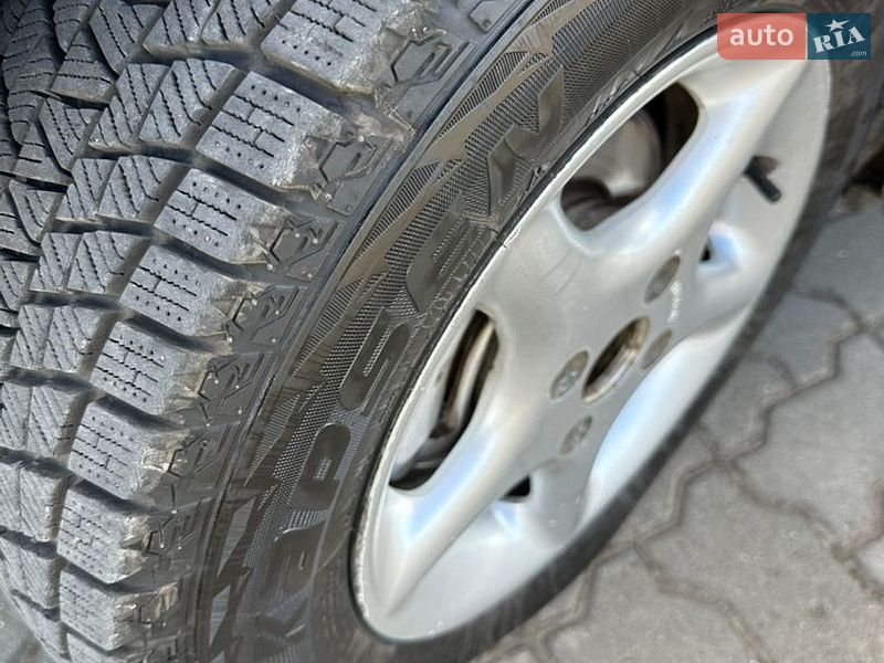 Хэтчбек Renault Clio 1993 в Иваничах