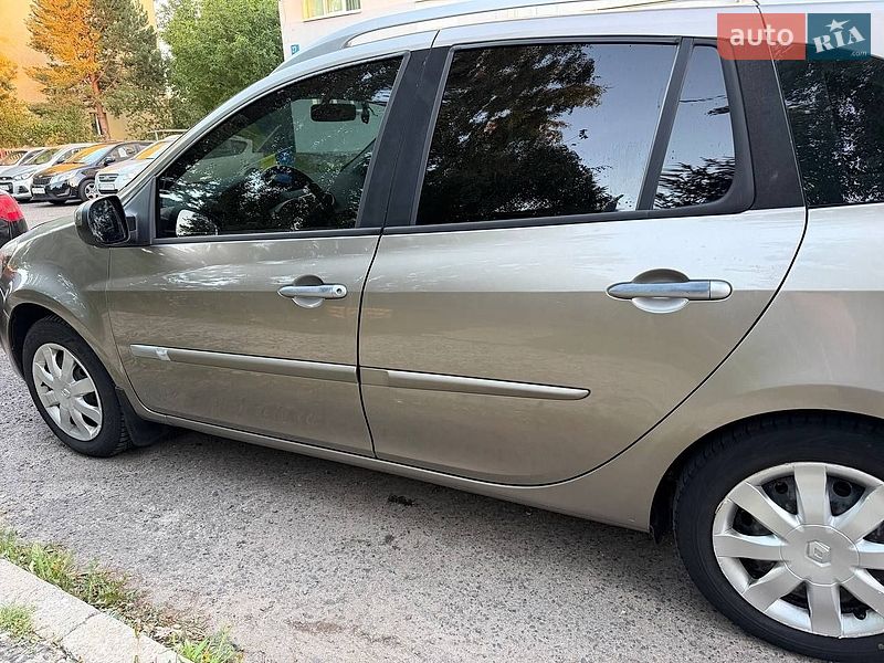 Универсал Renault Clio 2011 в Луцке
