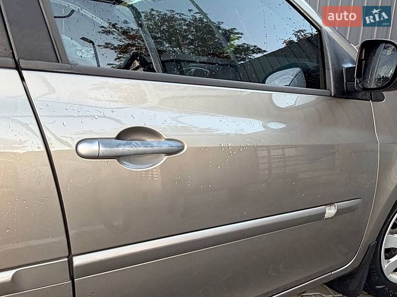 Универсал Renault Clio 2011 в Луцке