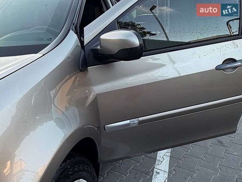 Универсал Renault Clio 2011 в Луцке