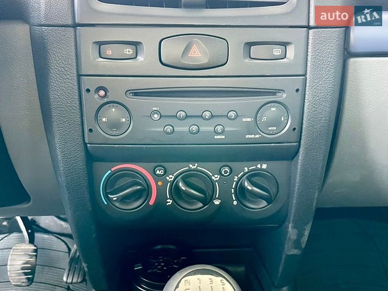 Седан Renault Clio 2006 в Кам'янському