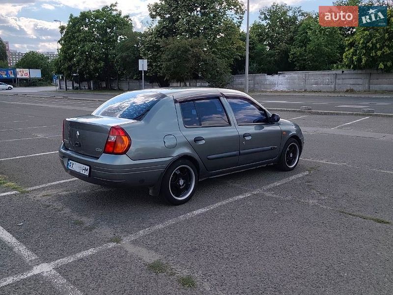 Хэтчбек Renault Clio 2002 в Киеве