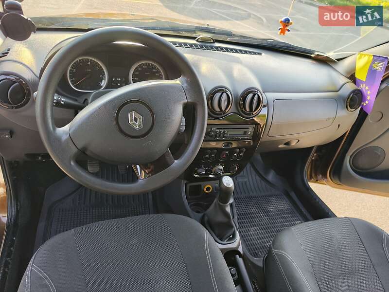 Внедорожник / Кроссовер Renault Duster 2010 в Ворзеле