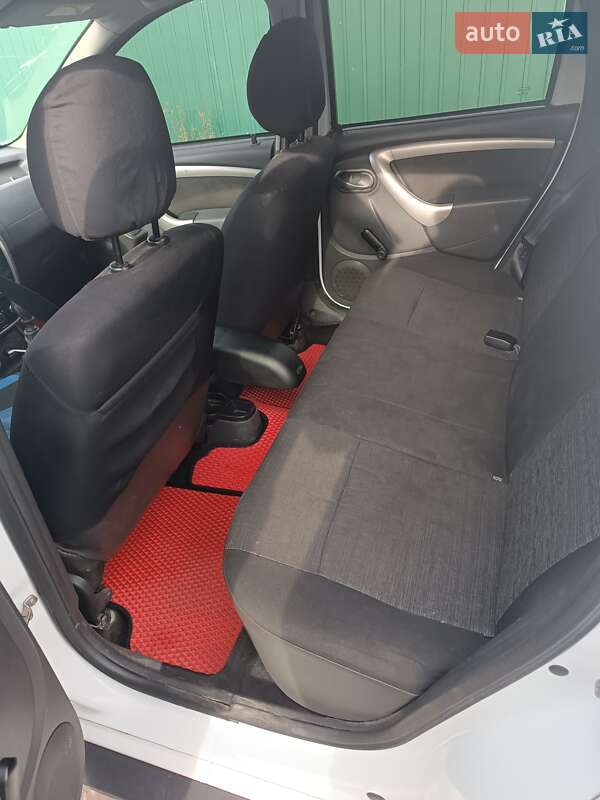 Позашляховик / Кросовер Renault Duster 2014 в Тетієві