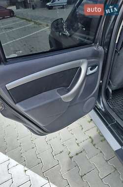 Внедорожник / Кроссовер Renault Duster 2013 в 