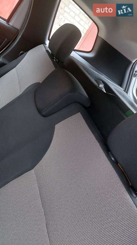 Внедорожник / Кроссовер Renault Duster 2015 в Киеве фото 5 Внедорожник / Кроссовер Renault Duster 2015 в Киеве