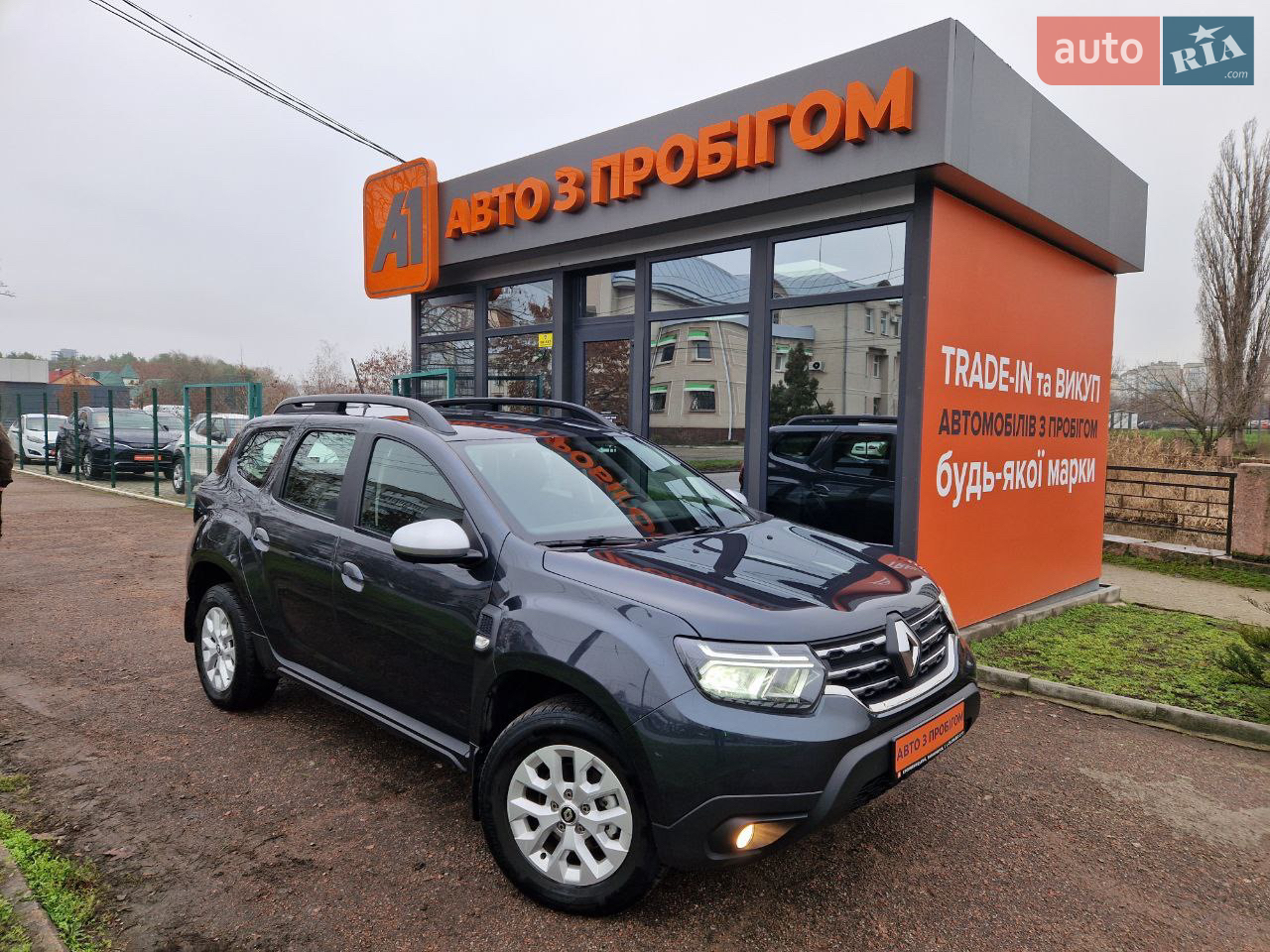 Автомобіль доступний в кредит/лізинг, можливий обмін або викуп Вашого авто, страхування. Ми забезпечуємо швидкий і прозорий викуп автомобіля, що говорить про безпеку та чистоту угоди та повний документальний супровід. Обираючи автомобіль у нас Ви гарантовано отримуєте високий рівень якості передпродажної підготовки та впевненість в технічному стані Вашого нового автомобіля.
Пропоную до вашої уваги Renault Duster 2024 року, 1.5 дизель(к9к) повний привід на механічній коробці передач. З перевіреним рідним пробігом 55 тис.Офіційне авто, придбане в офіційного дилера з повною сервісною історією й обслуговуванням на офіційному сервісному центрі. Авто в ідеальному технічному і візуальнім стані.
Комплектація ZEN+, що містить в собі:
- Камера заднього виду.
- LED денні ходові вогні.
- Мультимедійна система з сенсорним екраном
- Бортовий комп'ютер
- парктроніки попереду і позаду
- передні та задні електросклопідіймачі
- шкіряне оздоблення керма
- система старт-стоп
- Круїз-контроль
- Клімат контроль
- Підігрів передніх сидінь
- датчики світла
- Підігрів дзеркал
- Карта ключ
Додатково на авто поставили:
-Решітка захисту радіатора
- Захист двигуна
