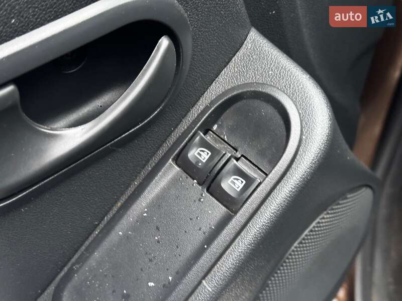 Позашляховик / Кросовер Renault Duster 2014 в Харкові фото 9 Позашляховик / Кросовер Renault Duster 2014 в Харкові