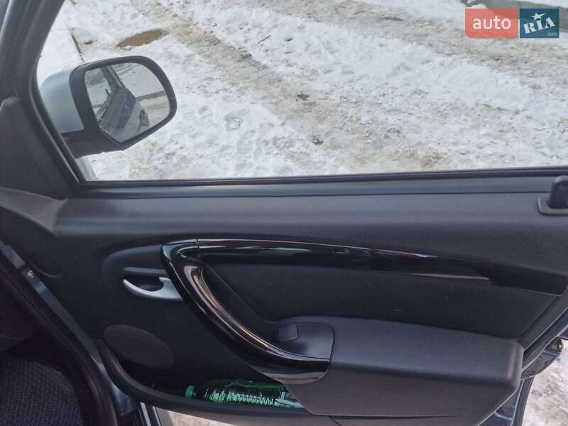 Позашляховик / Кросовер Renault Duster 2010 в Львові фото 24 Позашляховик / Кросовер Renault Duster 2010 в Львові