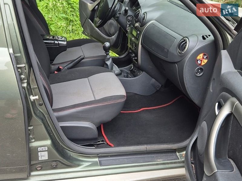 Внедорожник / Кроссовер Renault Duster 2013 в Киеве