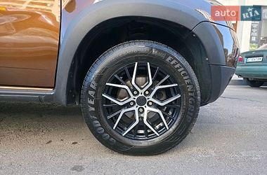 Внедорожник / Кроссовер Renault Duster 2012 в Вишневом