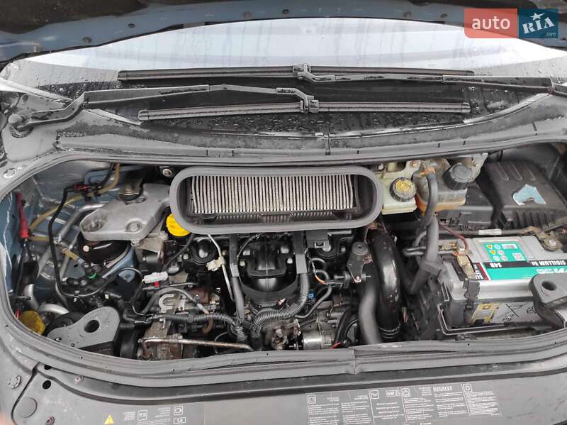 Мінівен Renault Espace 2002 в Чернівцях