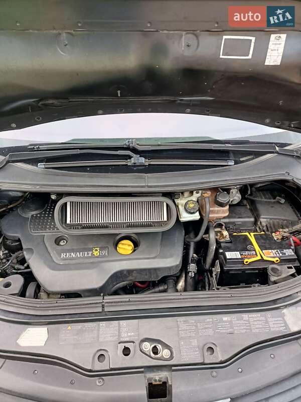 Минивэн Renault Espace 2004 в Калуше