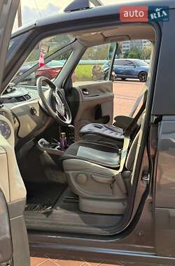 Минивэн Renault Espace 2005 в Славуте