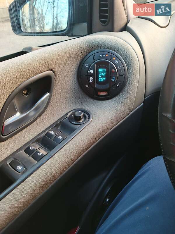 Минивэн Renault Espace 2004 в Запорожье фото 14 Минивэн Renault Espace 2004 в Запорожье