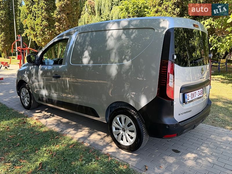 Грузовой фургон Renault Express 2023 в Млинове