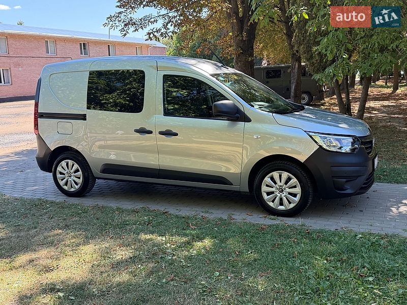 Грузовой фургон Renault Express 2023 в Млинове