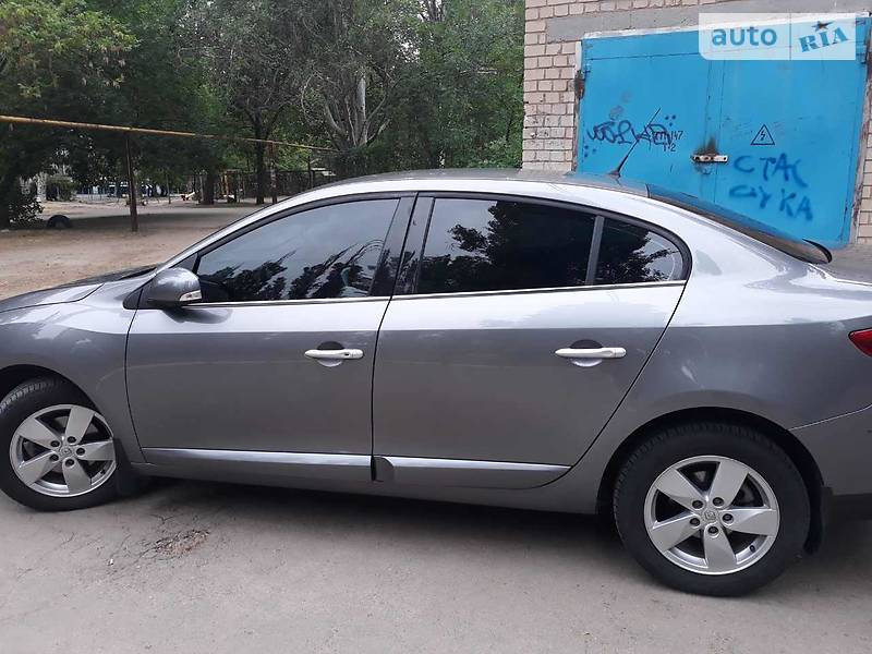 Renault Fluence 2011 года