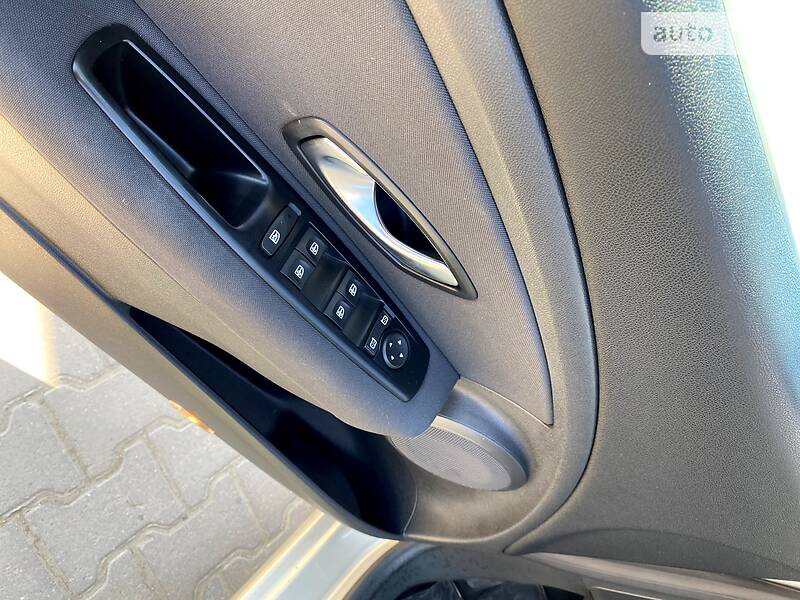 Седан Renault Fluence 2010 в Чернівцях