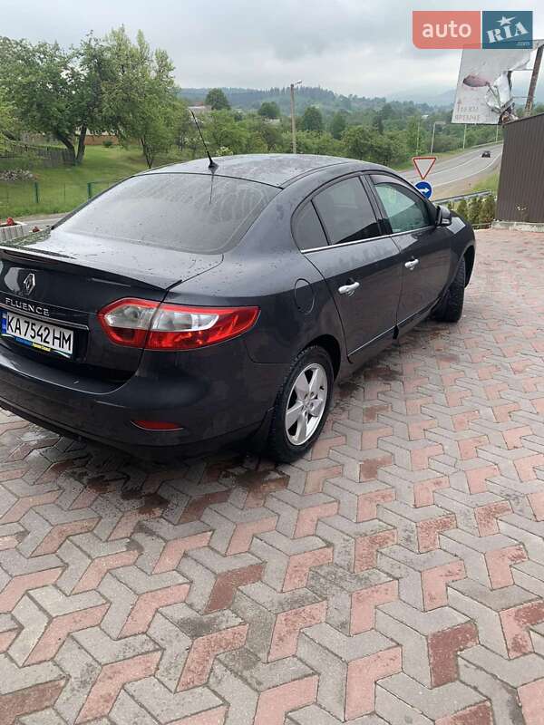 Седан Renault Fluence 2011 в Надворной