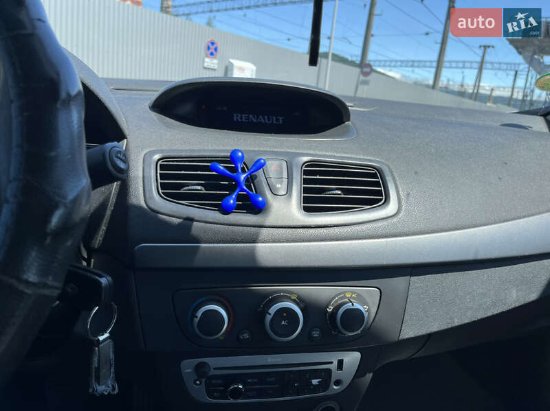 Седан Renault Fluence 2013 в Сваляве