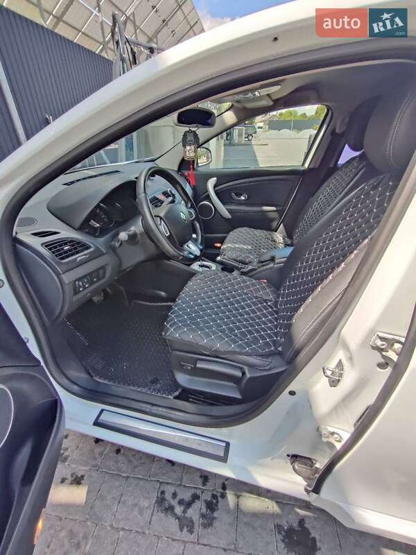 Седан Renault Fluence 2011 в Самборе