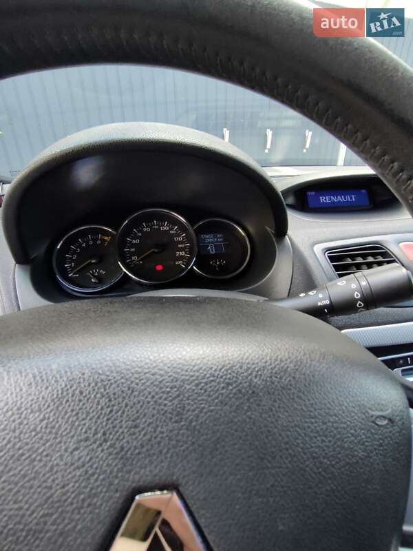 Седан Renault Fluence 2011 в Самборе