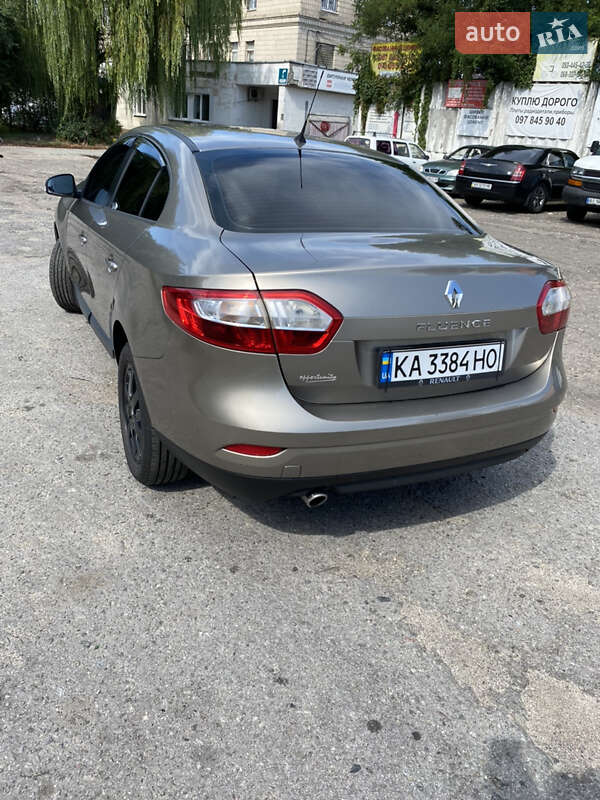 Седан Renault Fluence 2011 в Петропавловской Борщаговке