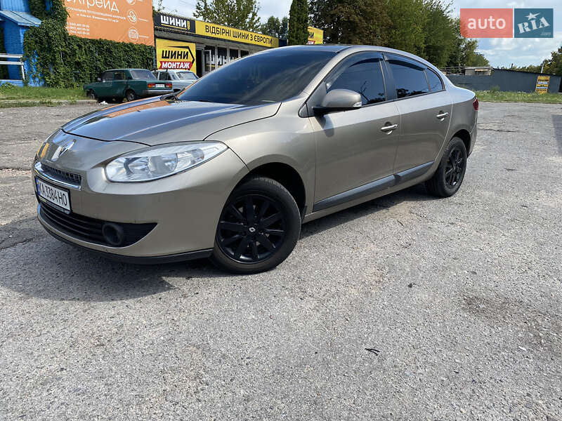 Седан Renault Fluence 2011 в Петропавловской Борщаговке