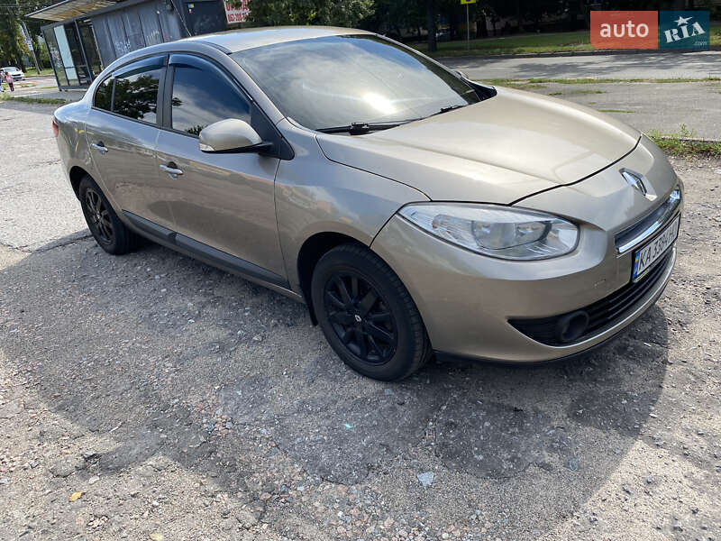 Седан Renault Fluence 2011 в Петропавловской Борщаговке